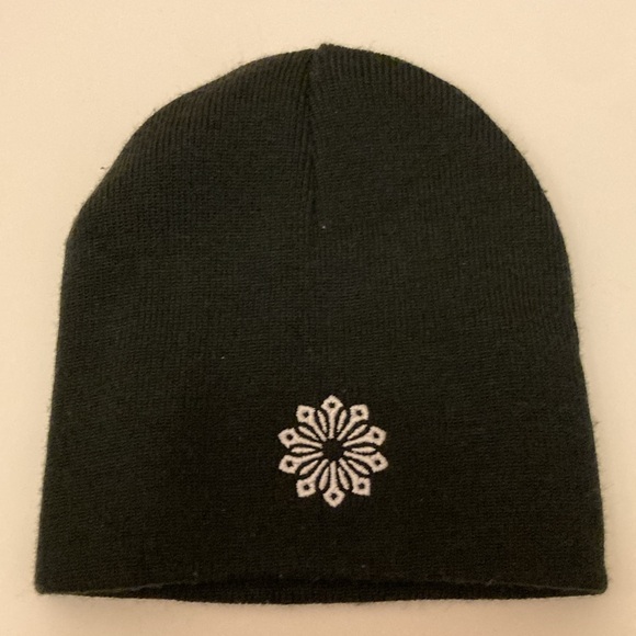 Unisex Black Acrylic Knit Hat with single
embroidered snowflake - Picture 1 of 6